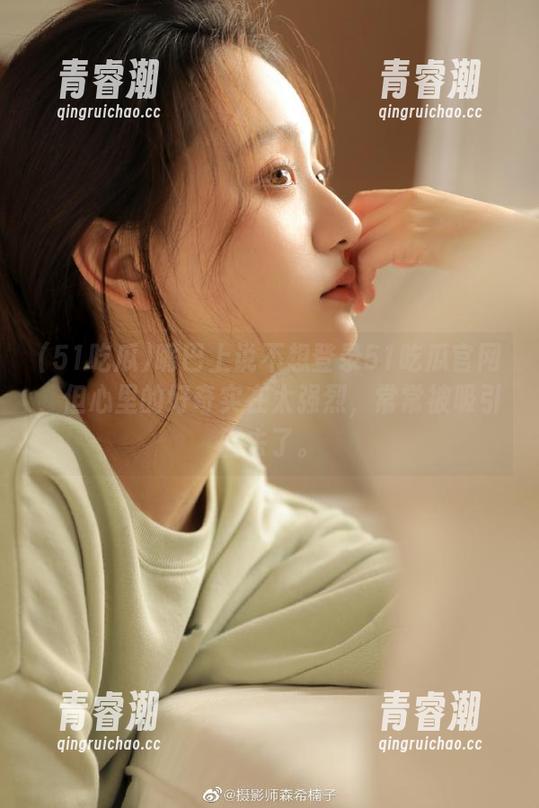 嘴巴上说不想登录51吃瓜官网，但心里的好奇实在太强烈，常常被吸引回去了。