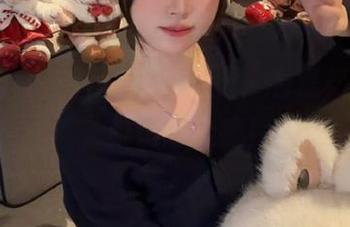就在cgg苹果版上，看黑料新动态，越追越上瘾！