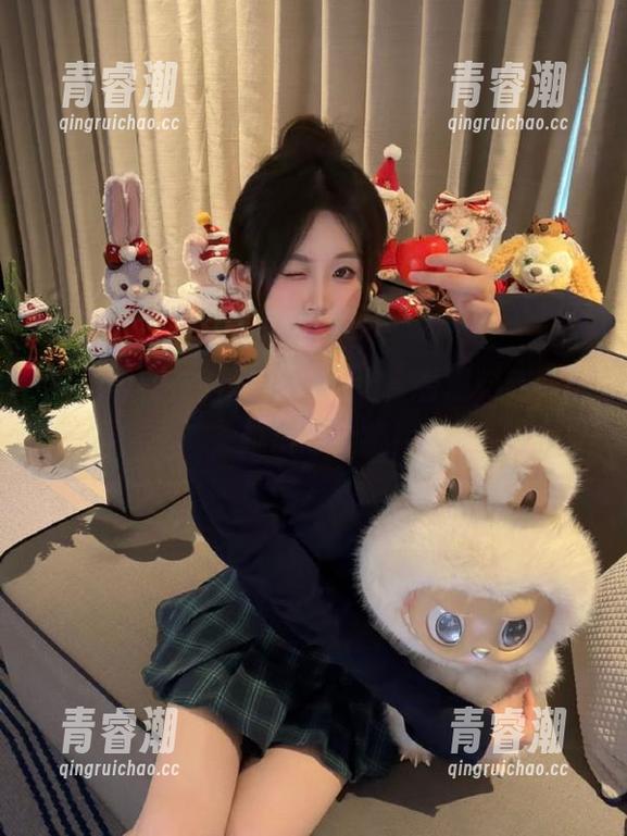 就在cgg苹果版上，看黑料新动态，越追越上瘾！