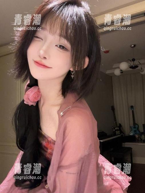 最新的戏码在www.tttzzz.com上演，心里有点小期待，也有点不屑。