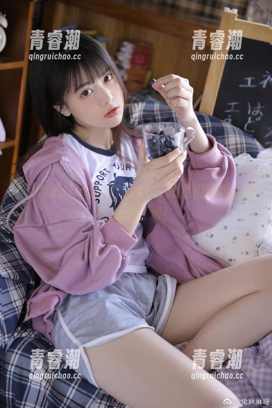 ios版tttzzz，让我们草地上边吃瓜边打滚！
