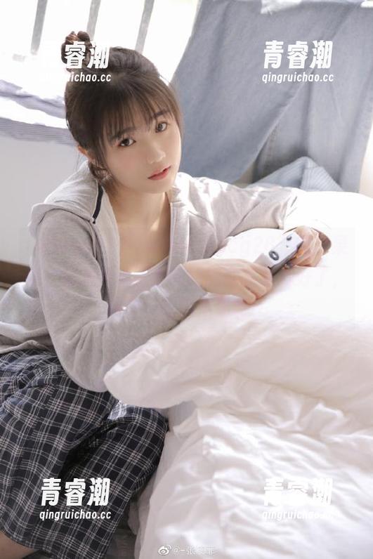 “www.51cg28”的苹果版，要是瓜就能直接跑到我嘴里就好了，咳咳…吃瓜不易啊！