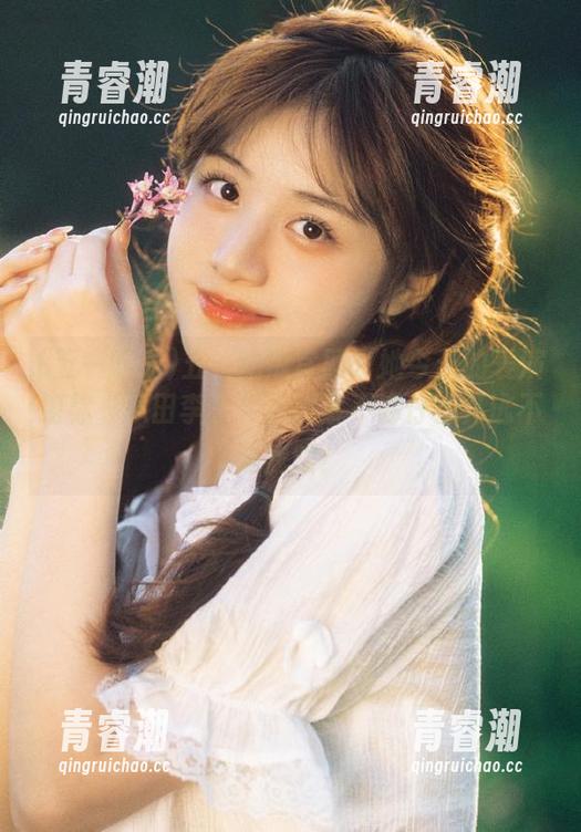 五一吃瓜 五一吃瓜官网:她今天的表演堪称“瓜田李下”,观察不够仔细真逃不过我眼!