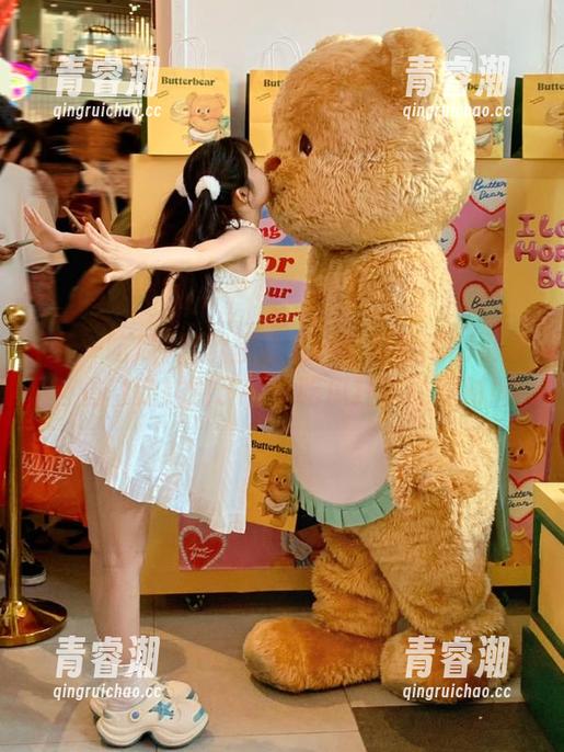默默登录五一吃瓜官网网页版，仿佛穿越到了一个吃瓜狂欢的派对！