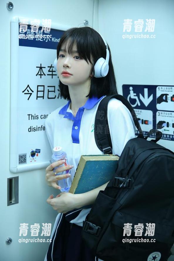 官网的“吃瓜不打烊”让我在线上嗑到开心，果然真假消息交替太刺激。