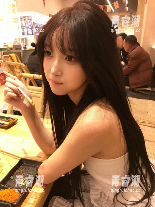 朝阳边的故事，悄悄涌入“吃瓜网”的奇异入口，让人欲罢不能。