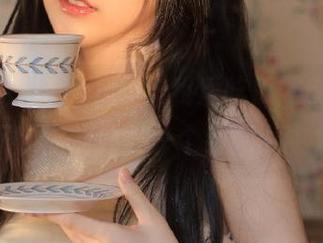 下载“我爱吃瓜网52cg”，说不定能找到下一个绯闻女主角哦！