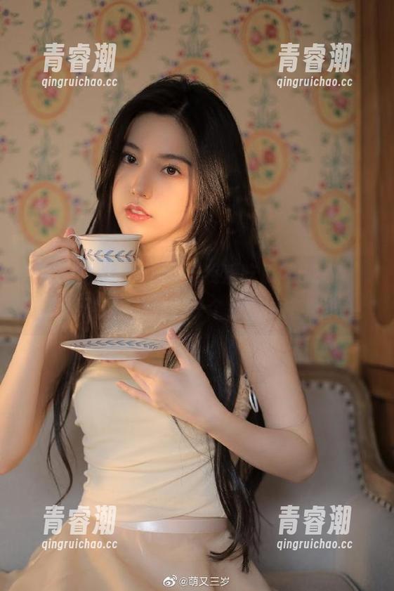 下载“我爱吃瓜网52cg”，说不定能找到下一个绯闻女主角哦！