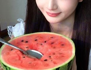 是不是该下载黑料正能量官网了？听说每个瓜都有它的故事！