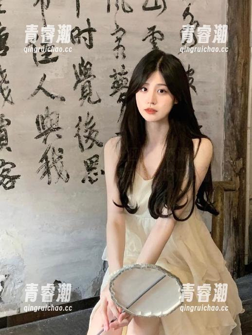 在黑料社区网站畅游，下载连载的八卦，随时更新你的吃瓜心情。
