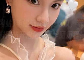 手忙脚乱也要吃瓜，苹果版黑料网站开启全新瓜华丽历程！